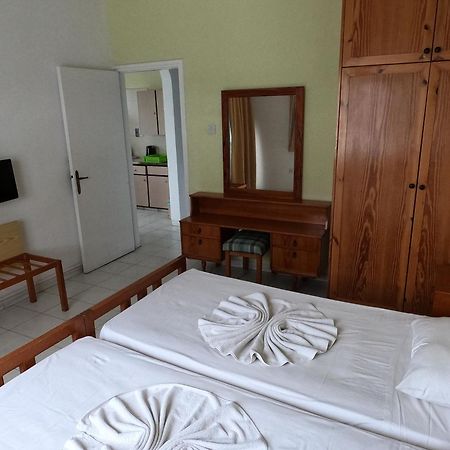 Island Budget Apartments Paphos Eksteriør billede