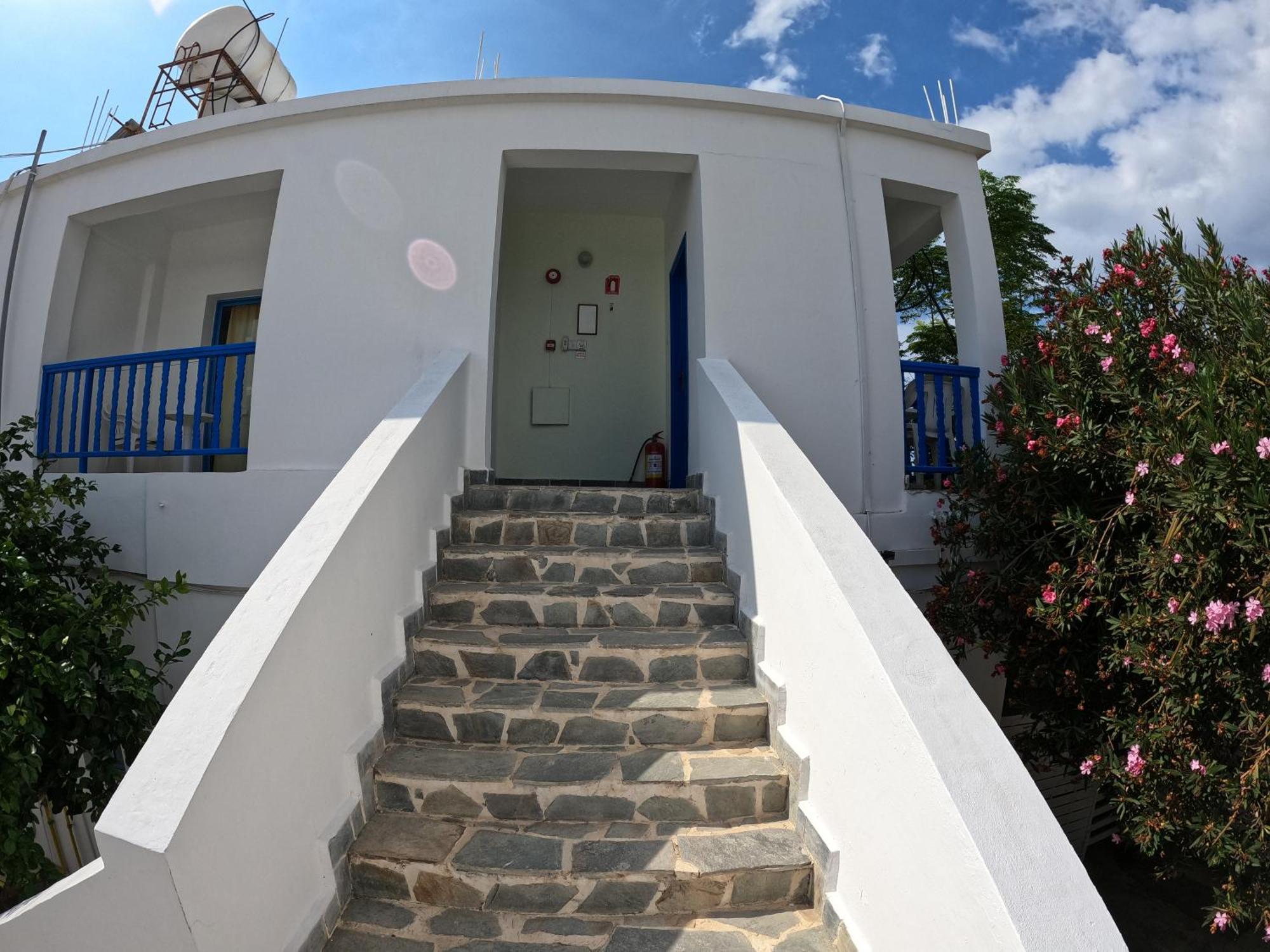 Island Budget Apartments Paphos Eksteriør billede