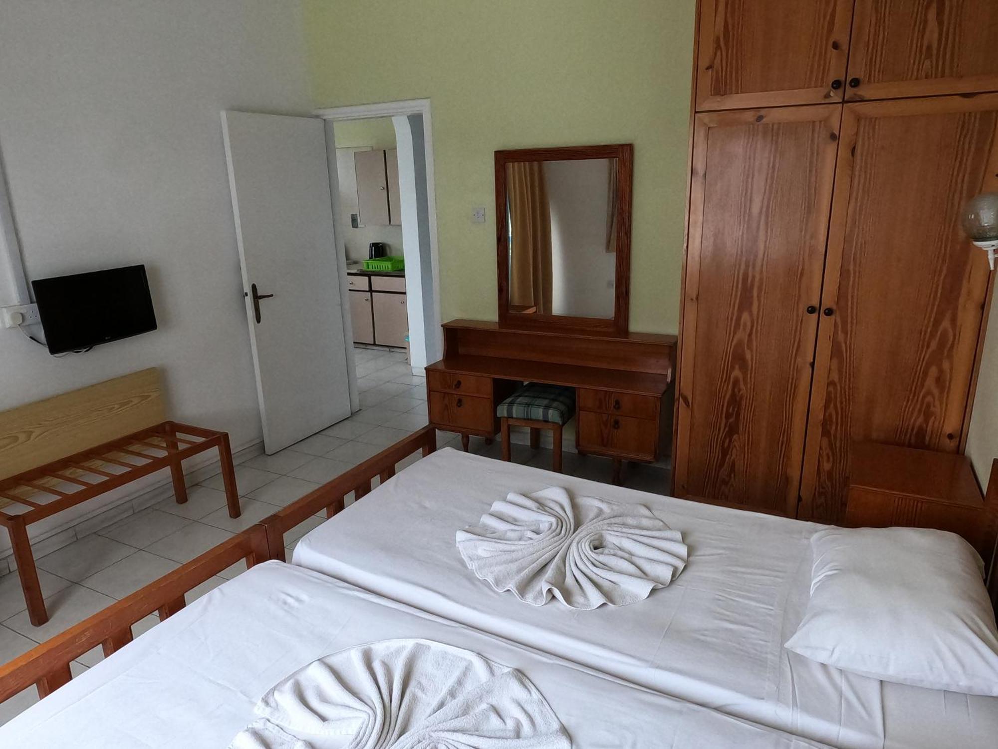 Island Budget Apartments Paphos Eksteriør billede