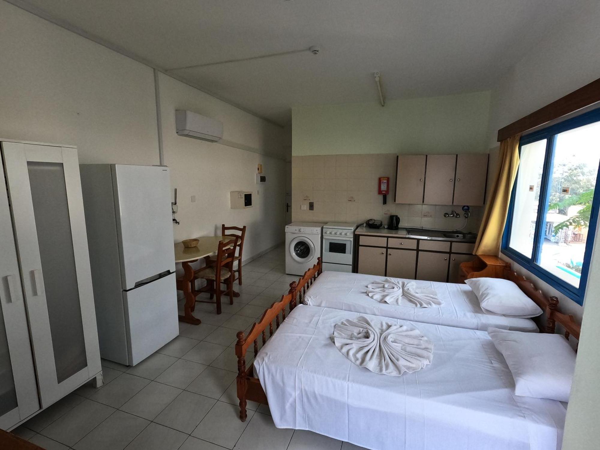 Island Budget Apartments Paphos Eksteriør billede