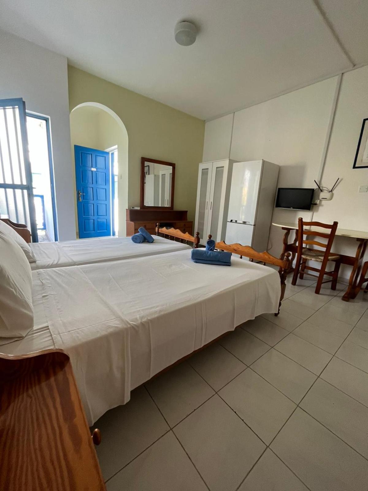 Island Budget Apartments Paphos Eksteriør billede