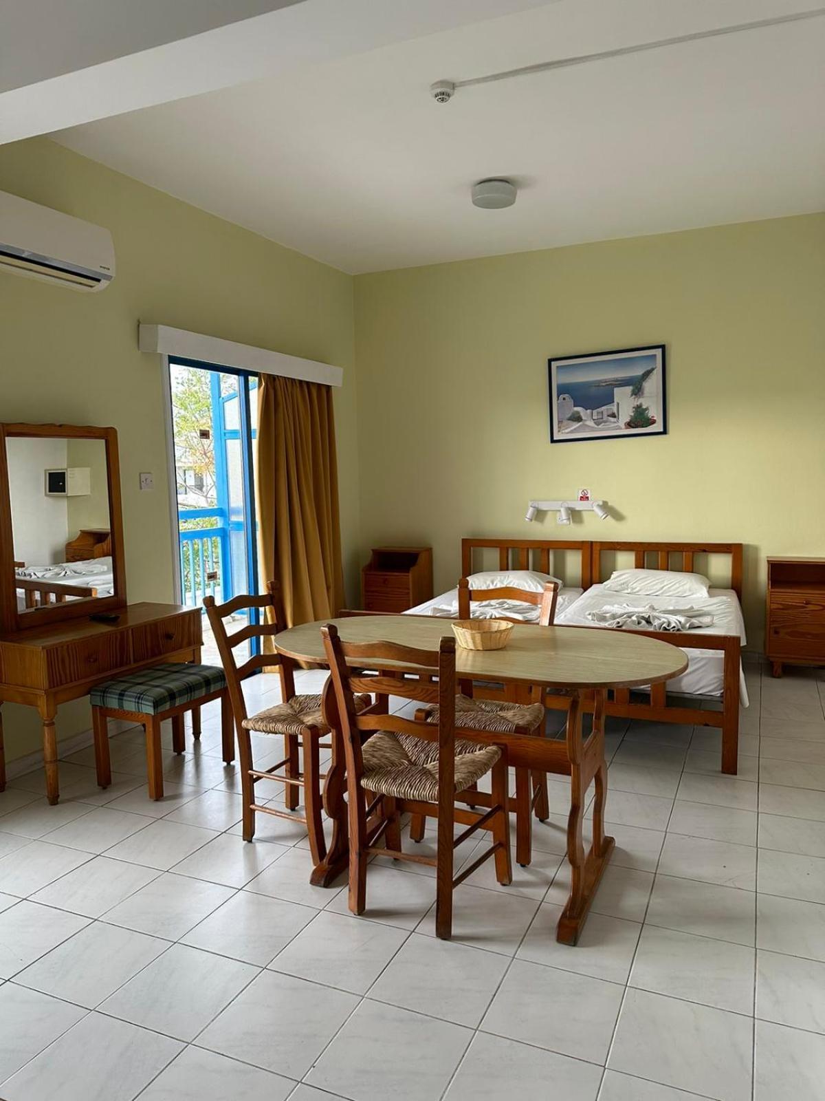 Island Budget Apartments Paphos Eksteriør billede