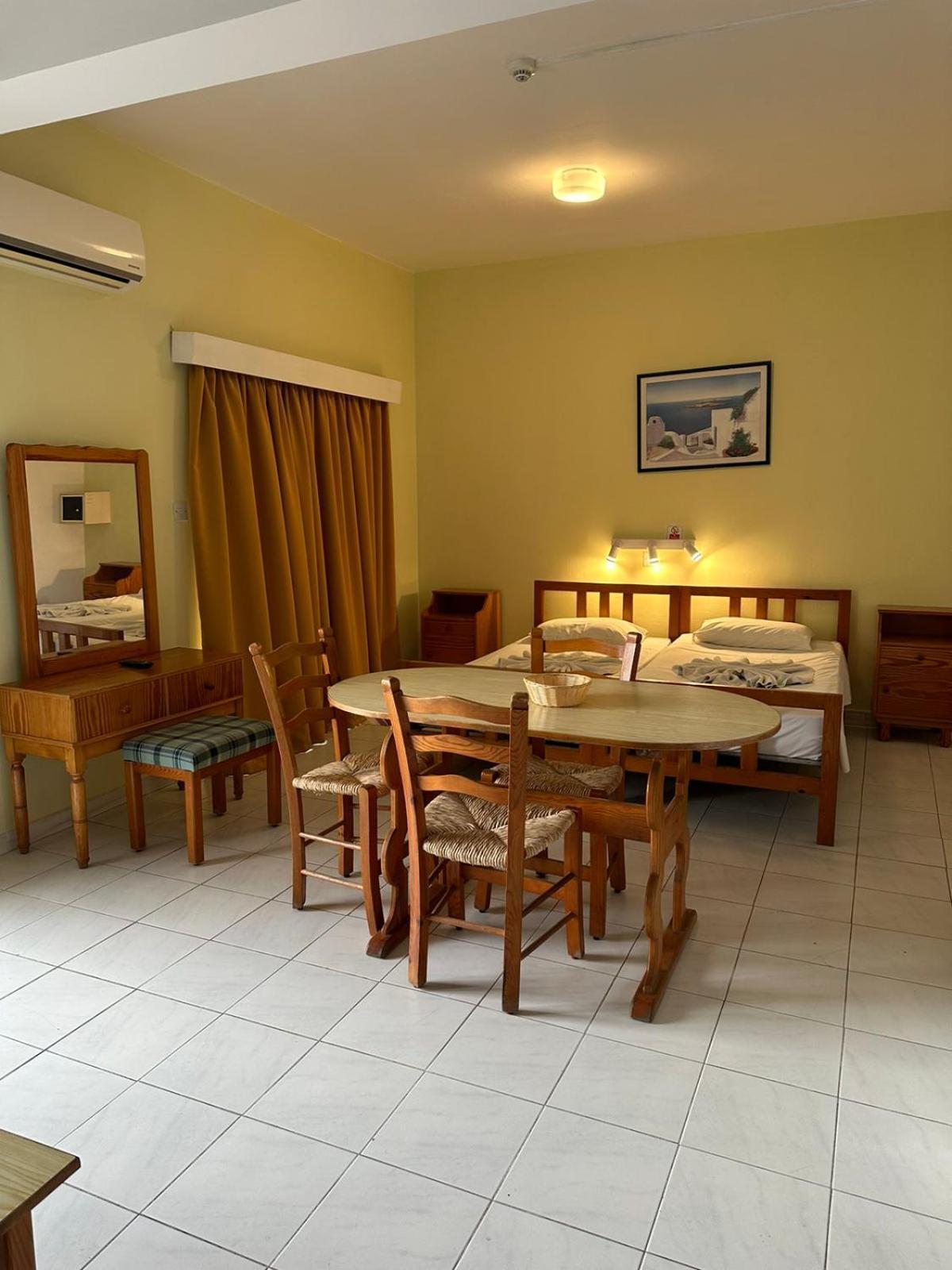 Island Budget Apartments Paphos Eksteriør billede